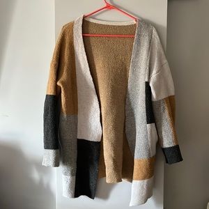 Sweater - Color: Multi (white, grey, camel) Size: Medium - Abstract design